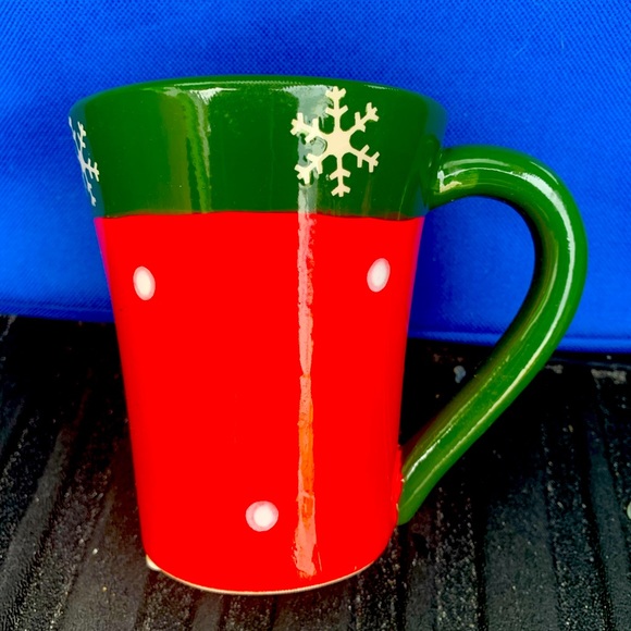 Christmas mug. Red and Green with snowflakes and white dots. Nice size and color - Picture 2 of 7